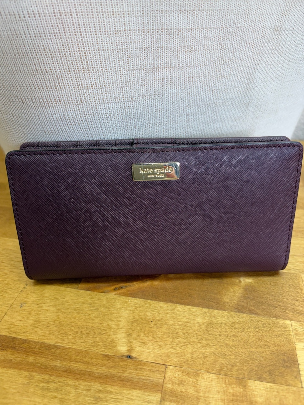 Kate Spade New York Plum Saffiano Leather Continental Wallet Gold Tone Zip - Picture 3 of 8